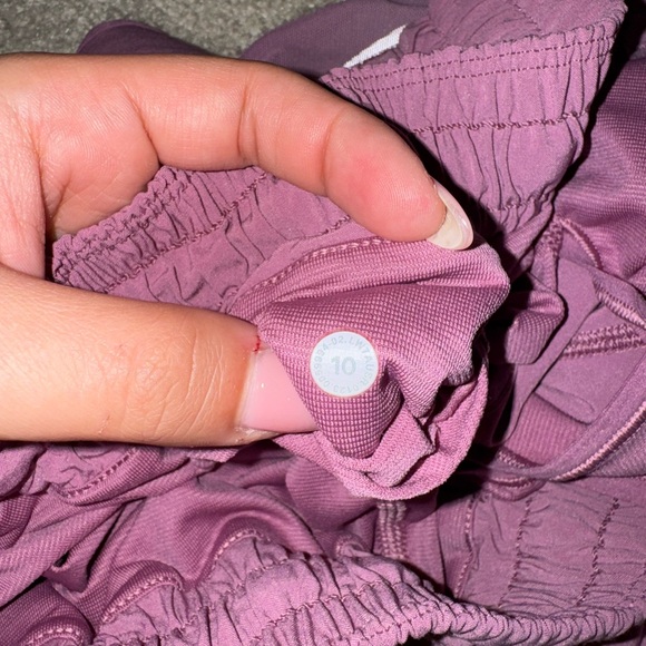 Lululemon Hotty Hot Low Rise Lined Short 2.5” - Velvet Dust - Size 10 - Picture 4 of 4